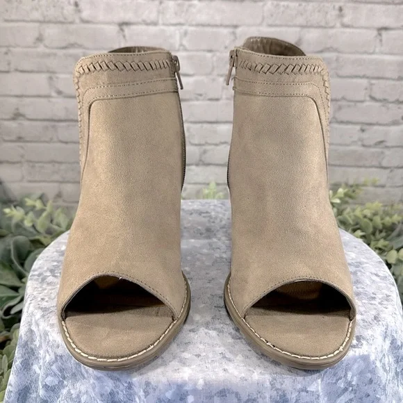 Universal Thread “Jazlyn” Whipstitch Open-Toe Faux Suede Zip Heels WMS 9M✨NWOT - Picture 2 of 10